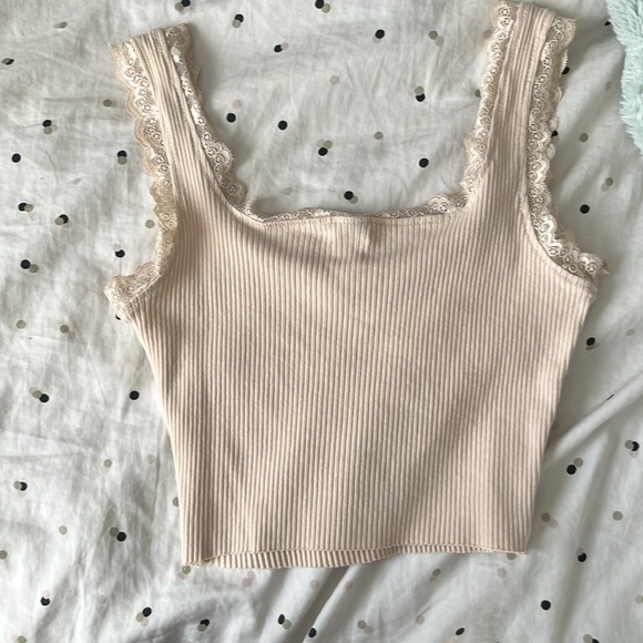 Beige lace trim tank - Picture 4 of 5